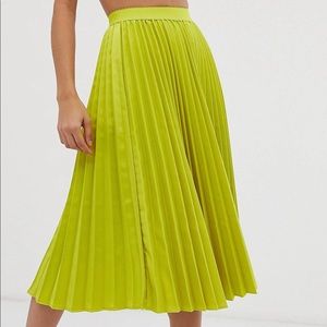 ASOS Curve Skirts - Pleated midi-skirt. ASOS Curve Skirts - Pleated midi-skirt.